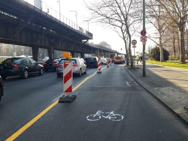 In Kreuzberg gibt es zwei neue, improvisierte Radwege.
