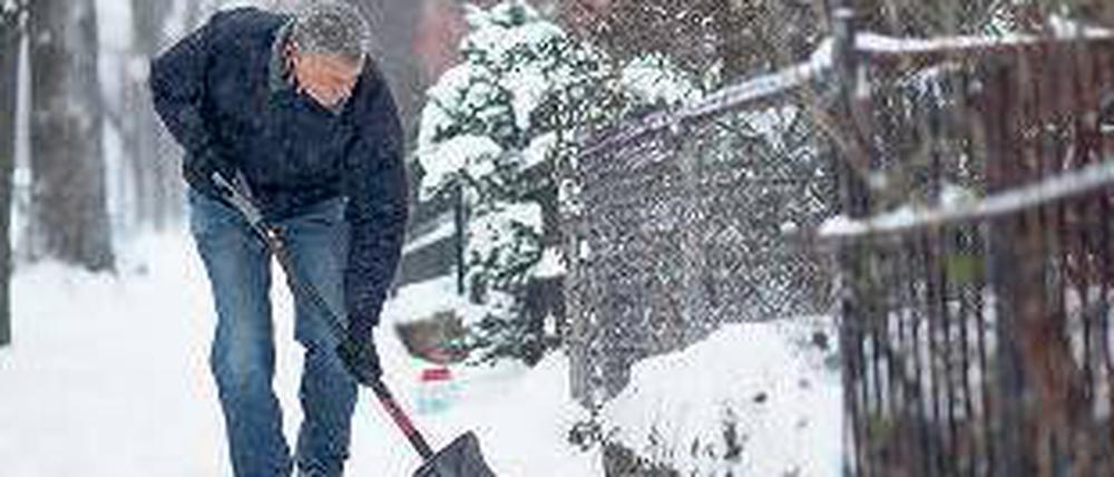 Im Einsatz. Der neue Bürgermeister New Yorks greift zur Schneeschaufel. 