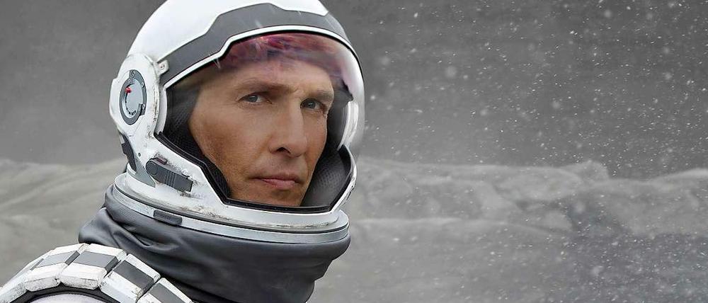 Matthew McConaughey reist in Christopher Nolans "Interstellar" durch ein Wurmloch.