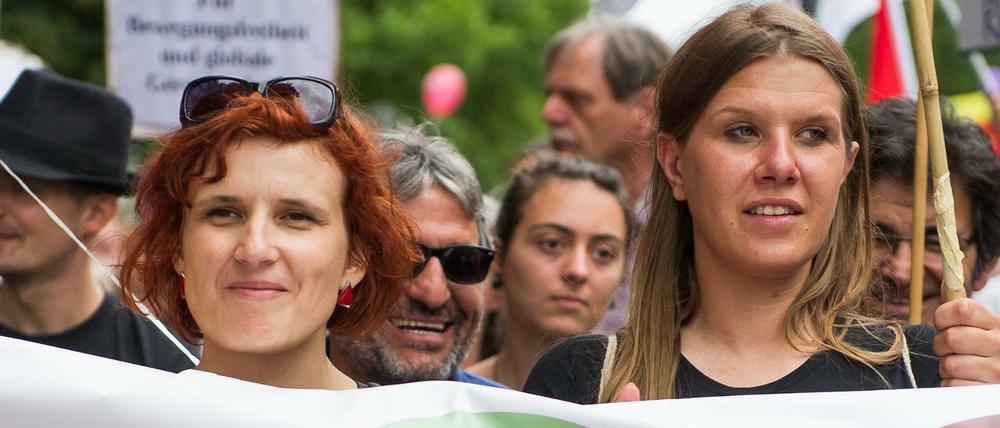 #NoG20-Demonstrantin Katja Kipping (links) am Samstag in Hamburg.