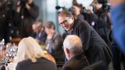 Guter Dinge: Verkehrsminister Dobrindt und Finanzminister Schäuble vor der Kabinettssitzung.