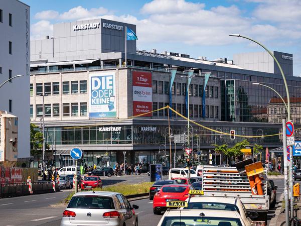Stand der Dinge: Die Karstadt-Filiale am Hermannplatz in Berlin-Kreuzberg im Mai 2020. Investor Signa besitzt Karstadt und Kaufhof und will beide Ketten sanieren und unter dem Namen "Galeria" verschmelzen. 