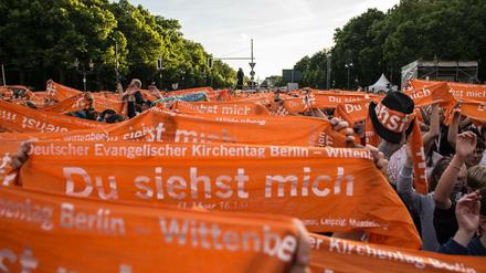 Vier Tage lang dominierte das Orange des Kirchentags im Berliner Stadtbild. Am Sonntag geht er in Wittenberg zu Ende.