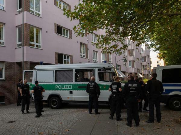 Razzia wegen Falschgeldes in Kreuzberg vor einigen Tagen. Verdächtigt ist der Sohn einer arabischen Großfamilie.