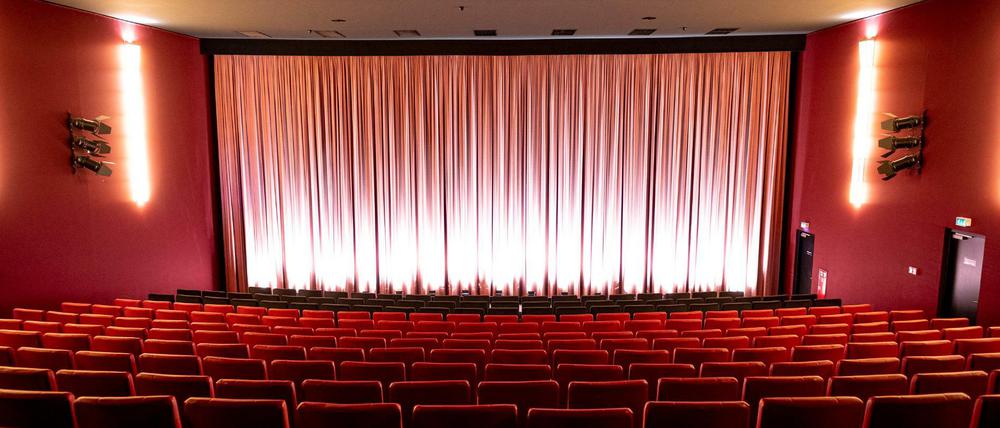 Leere Sitze eines Kinosaals in Berlin - das könnte sich bald ändern.