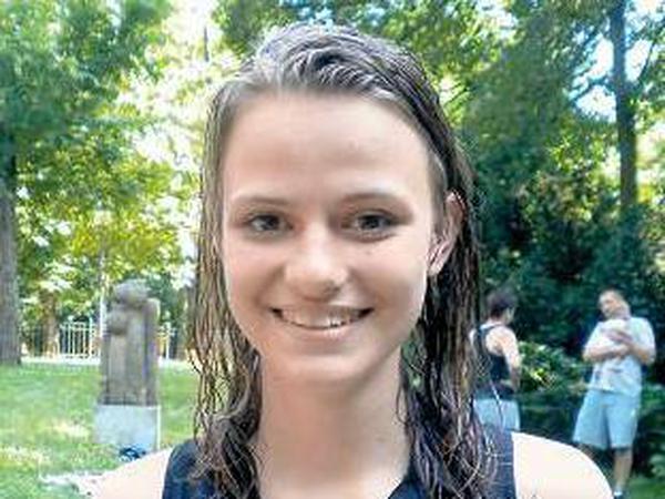 Steffi Bothe, 15, hat sich mit ihren Freunden eine Wasserschlacht geliefert.
