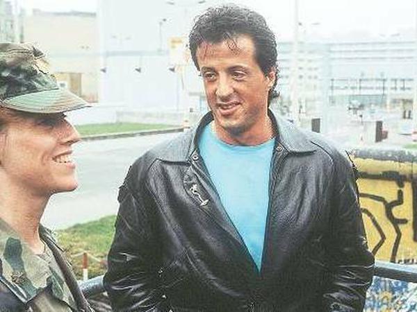 1988 hatten DDR-Grenzsoldaten Sylvester Stallone die Einreise verweigert; ihm blieb nur die Plauderei mit US-Soldaten.