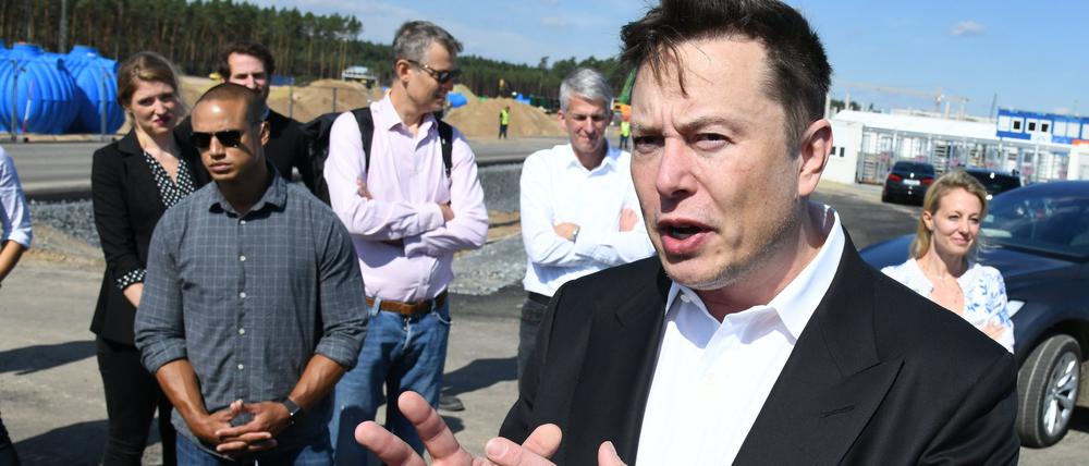 Tesla-Chef Elon Musk besucht am 5. November die Baustelle seiner Giga-Fabrik in Grünheide. 