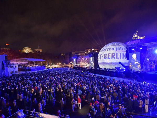 Vor dem Brandenburger Tor feierten am 9. November tausende Menschen das Mauerfall-Jubiläum.