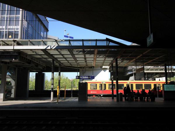 S- und Fernbahngleis im Bahnhof Südkreuz in Schöneberg.