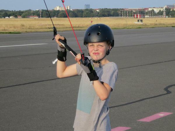 Der zwölfjährige Streetkiter Anton.