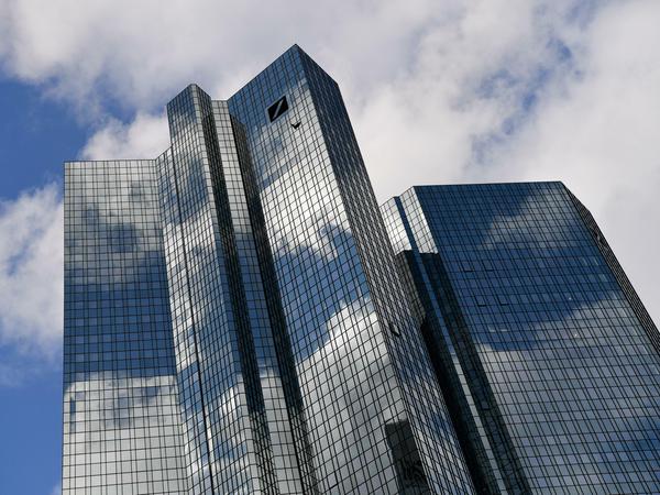 Nach Milliardenverlusten kappte die Deutsche Bank 2017 die Boni für ihre Top-Manager drastisch.