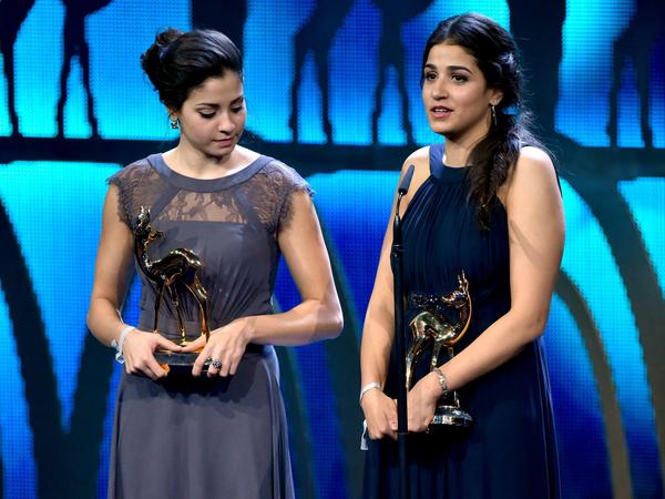 Yusra und Sarah Mardini wurden 2016 mit dem Bambi als "Stille Helden" ausgezeichnet.