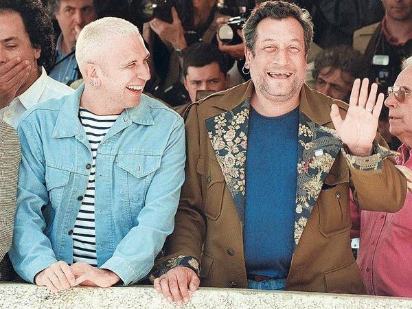 Der französische Designer Jean-Paul Gaultier hat das Marinière neu interpretiert. Hier zusammen mit dem Schauspieler Jean-Claude Dreyfus 1995bei den Filmfestspielen in Cannes.