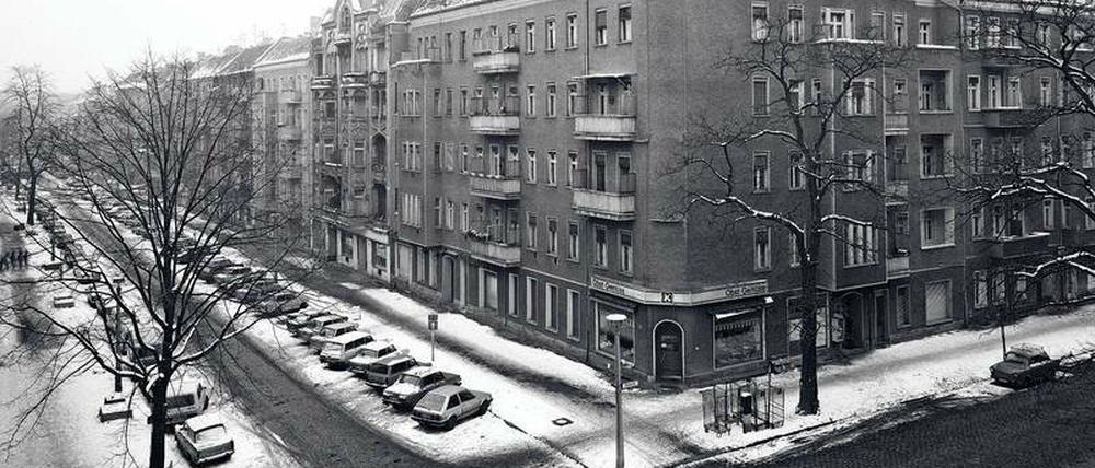 Winterliche Melancholie. Ecke Bötzowstraße. Zimmermann fand Schwarz-Weiß für die Außenansichten in den 80er Jahren angemessen. 