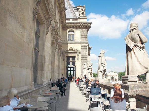 Der Blick von der Terrasse des Louvre.
