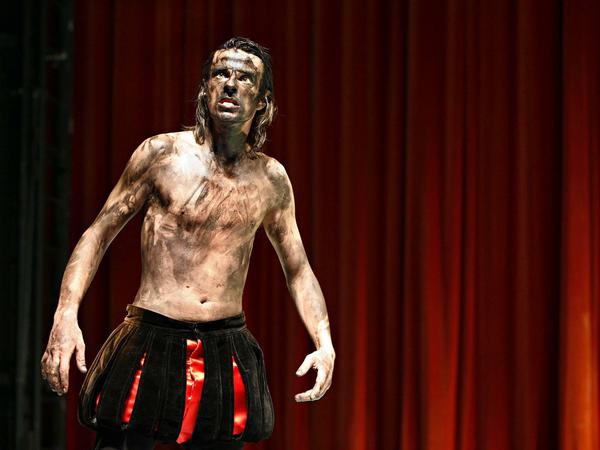 Alexander Scheer als Edmund Kean 2008 in der Volksbühne. 