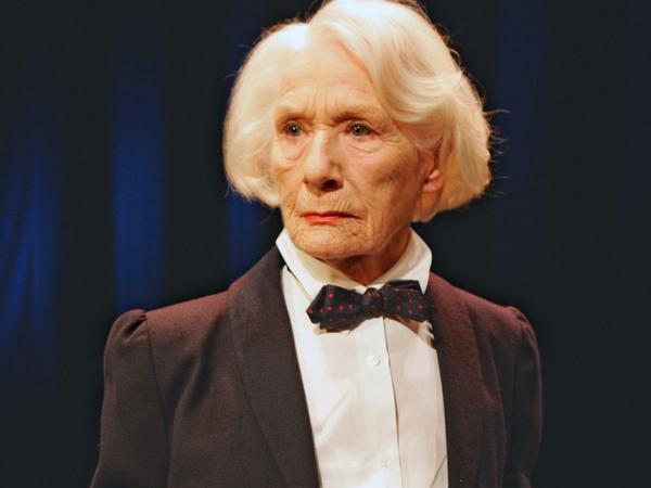 Großmutter. Inge Keller war die Grande Dame des Deutschen Theaters. Sie verstarb vor einem Jahr.