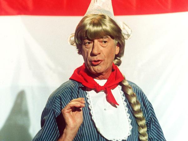 Lekker meisje. Der Showmaster Rudi Carrell 1995 als Frau Antje.