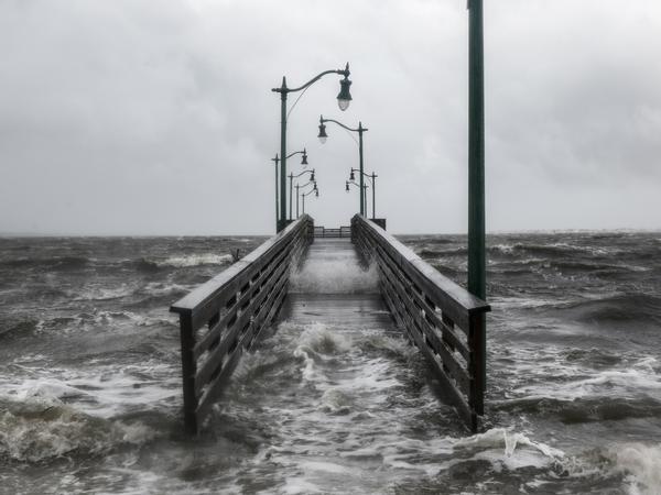 An der Küste Floridas löste der Hurrikan Überflutungen aus, etwa in Jensen Beach.