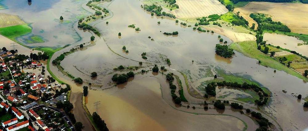 Die Flussauen der Neiße bei Görlitz. Beim Hochwasser 2010 sind sie überflutet worden und haben so zumindest einige Innenstädte und Dörfer vor einer Überschwemmung bewahrt. Den Ort Hagenwerder hat das allerdings nicht gerettet. 