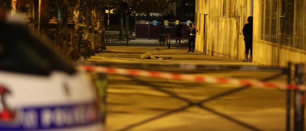 Bei einer Messerattacke wurden am Sonntag in Paris sieben Menschen verletzt
