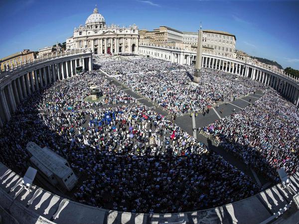 Hunderttausende sind nach Rom gekommen, um der Heiligsprechung beizuwohnen.