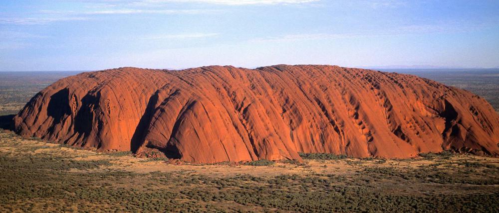 Der Ayers Rock in Australien. Nur wenige Backpacker schaffen es, den Uluru zu sehen. Zu weit weg, zu teuer die Reise. 