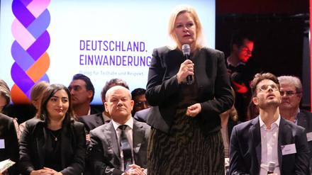 Bundesinnenministerin Nancy Faeser bei der Autaktveranstaltungsreihe Einwanderungsland Deutschland am 28.11.2022 in Berlin, Kreuzberg, Festsaal Kreuzberg.