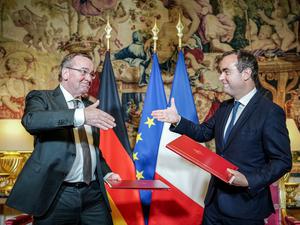 Handschlag in Paris: Am Freitag hat Verteidigungsminister Boris Pistorius mit seinem französischen Amtskollegen Sébastien Lecornu noch etwas zu feiern, die Haushaltsgespräche in Berlin könnten ernster werden.
