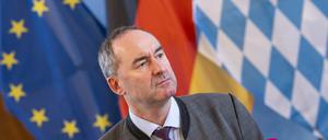 Hubert Aiwanger (Freie Wähler), Stellvertretender Ministerpräsident, Wirtschaftsminister von Bayern und Bundesvorsitzender der Freien Wähler, gibt ein Pressestatement. 