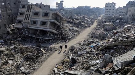 Innerhalb weniger Monate ist fast alles zerstört, es gibt kaum einen sicheren Ort: Die Lage in Gaza ist für die Menschen aussichtslos.