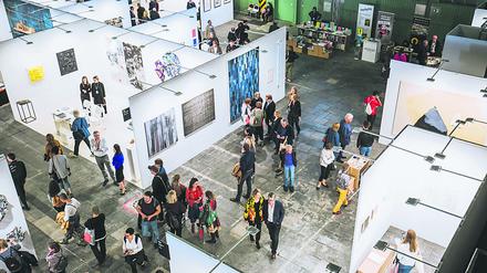 2021 war die Kunstmesse im Flughafen Tempelhof ein Riesenerfolg. 