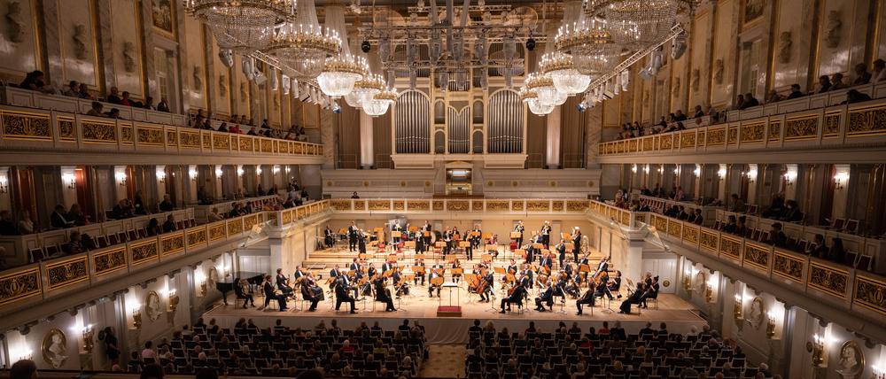 Musiker vom Konzerthausorchester Berlin spielen beim Jubiläumskonzert zum 200. Jahrestag des Konzerthauses am Gendarmenmarkt. +++ dpa-Bildfunk +++