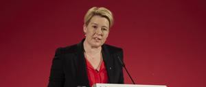 23.09.2023, Berlin: Franziska Giffey (SPD), Wirtschaftssenatorin und Landesvorsitzende, spricht beim Landesparteitag der SPD Berlin. Foto: Joerg Carstensen/dpa +++ dpa-Bildfunk +++