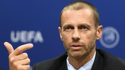 Uefa-Präsident Aleksander Ceferin fürchtet, dass sich die internationalen Krisen auch auf die Fußball-EM auswirken könnten. 