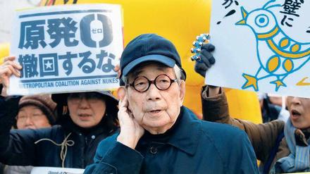 AKW? Nee. Kenzaburo Oe als Demonstrant in Tokio, März 2014. 
