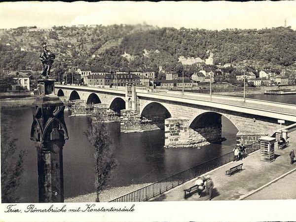 Die Römerbrücke und die Konstantinsäule in Trier auf einer Postkarte von 1939. 