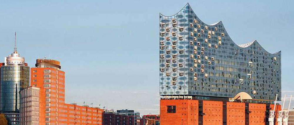 Prestigearchitektur. Teuer und viele Diskussionen. Heute freut sich ganz Hamburg über die Elbphilharmonie.