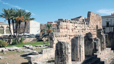 Traum von der Antike. Ruinen des Apollo- Tempels in Syrakus. Die sizilianische Hafenstadt war einst eine Metropole der griechischen Kultur.