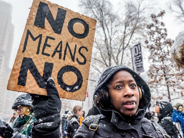Nein meint Nein: eine Demonstration der #MeToo-Bewegung gegen sexuelle Übergriffe Anfang Dezember vor dem Trump International Hotel am Columbus Circle in n New York City. 