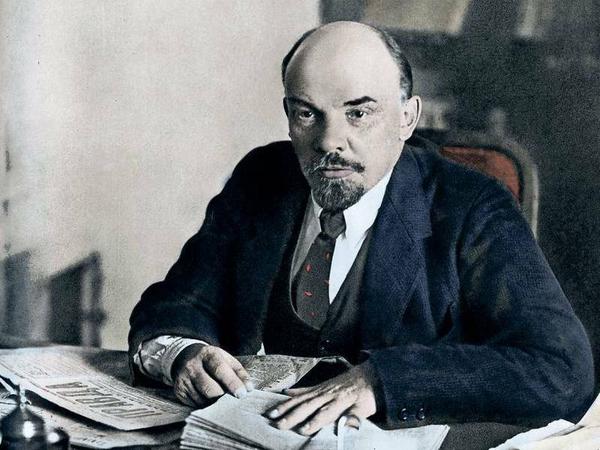 Wladimir I. Lenin im Smolny-Palast.
