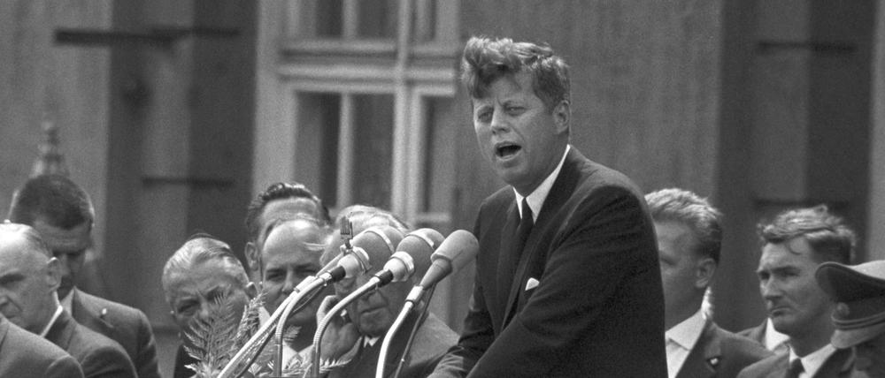 John F. Kennedy bei seiner historischen Rede vor dem Rathaus Schöneberg.