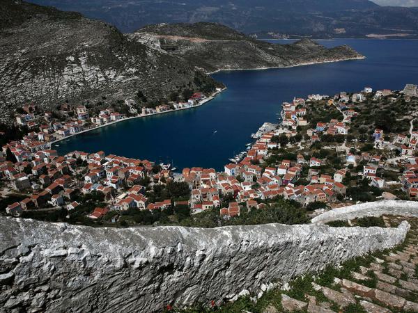 Die griechische Insel Kastelorizo mit Blick auf das türkische Festland. In diesen Gewässern will die Türkei nach Erdgas suchen. 