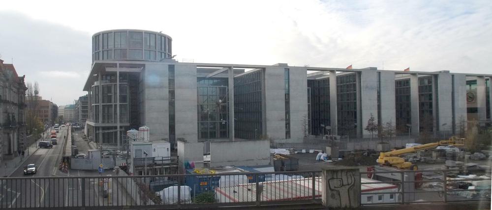 Es sind umfangreiche Projekte - wie hier die Bundestagsbibliothek auf einer Aufnahme von 2017 -, in der der Bund in Berlin investiert. 