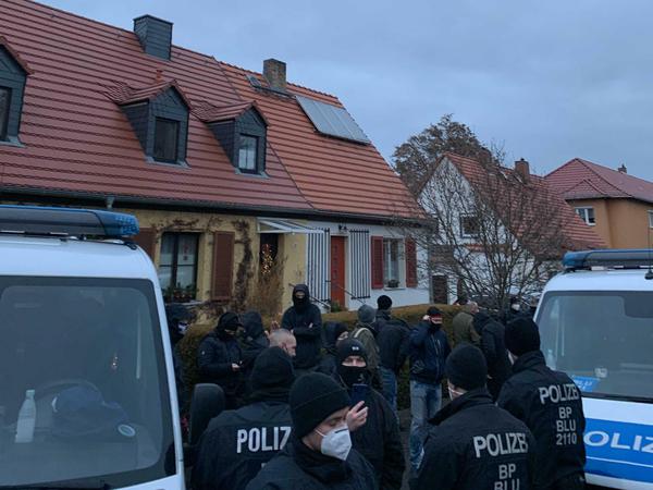 Am Samstag hat die Dresdner Polizei 55 Hooligans festsetzen können.
