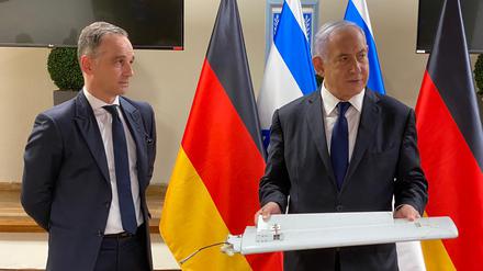 Im Zentrum eines gefährlichen Konfliktes: Israels Ministerpräsident Benjamin Netanjahu zeigte Heiko Maas am Donnerstag Teile einer abgeschossenen Drohne, die aus dem Iran stammen soll.