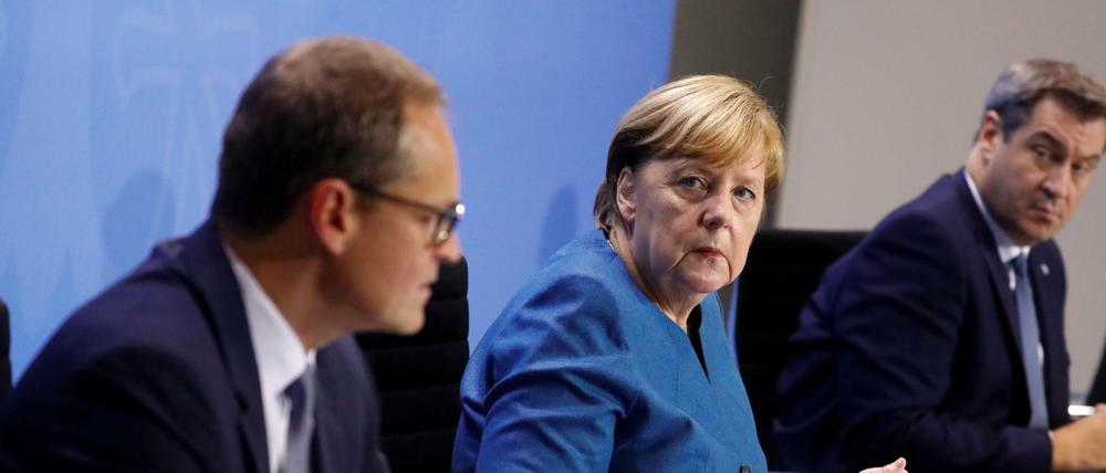 Was kommt an diesem Montag heraus? Kanzlerin Angela Merkel vor drei Wochen mit Markus Söder und Michael Müller.