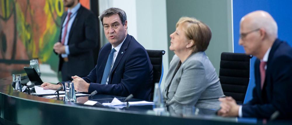 Bund-Länder-Gipfel: Markus Söder, Ministerpräsident von Bayern, Bundeskanzlerin Angela Merkel, Peter Tschentscher, Erster Bürgermeister von Hamburg.