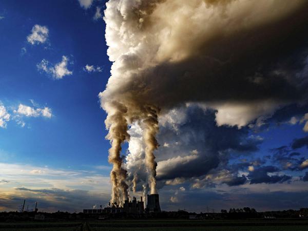 Nach Fücks Auffassung ist die Erderwärmung eine tiefer greifende Bedrohung als die Coronakrise: „Sie fordert die moderne Industriegesellschaft im Kern heraus.“